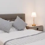 Cozy La Suite Near Usc And Downtown Attractions- Private Room With Shared Access